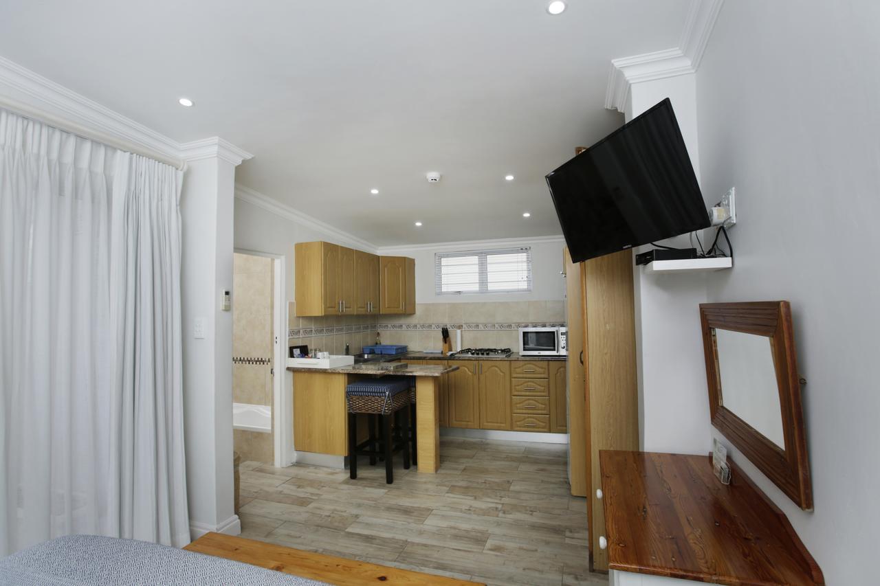 Ocean Hideaway Bed And Breakfast Amanzimtoti Exterior foto